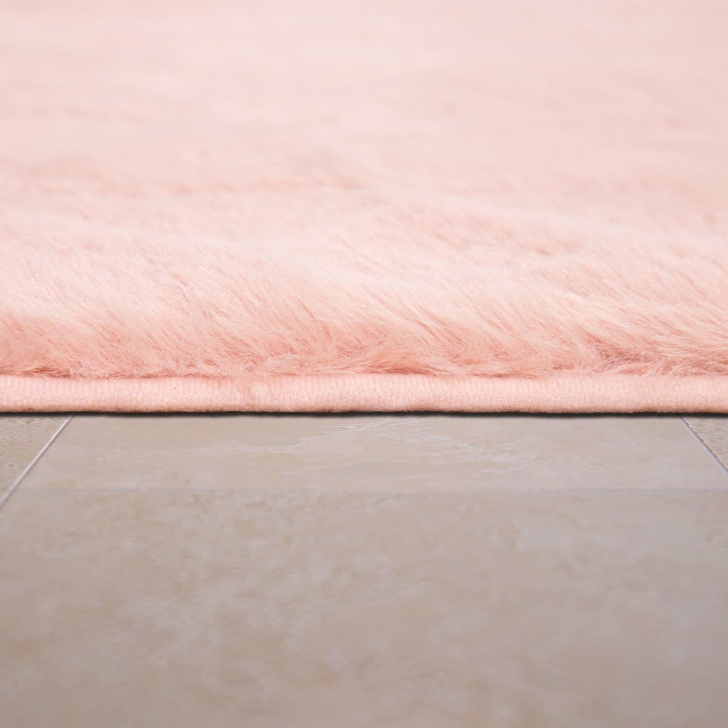 Comfy 340 – minimalistisch, pflegeleicht, sehr weicher Teppich