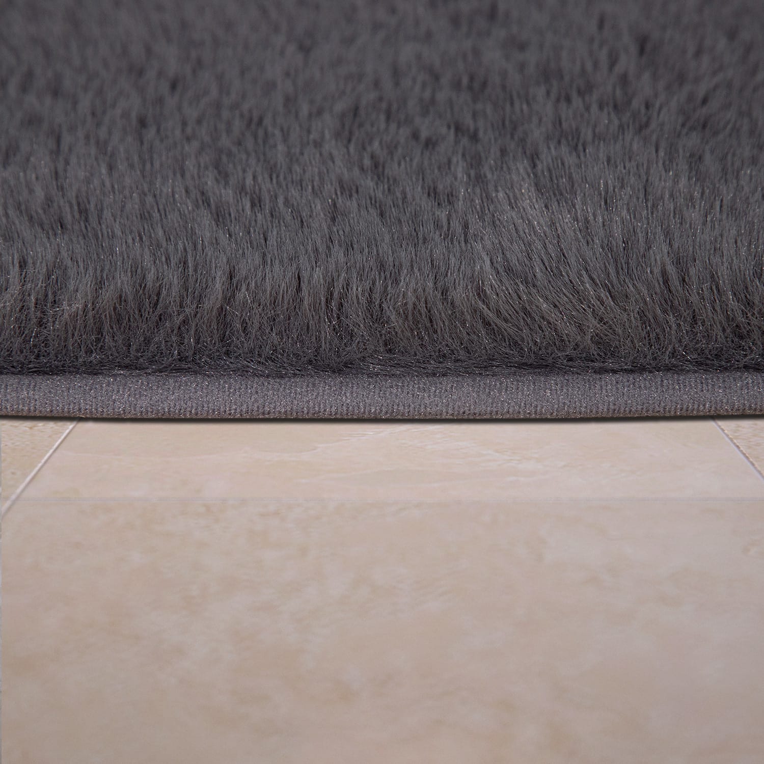 Comfy 340 – minimalistisch, pflegeleicht, sehr weicher Teppich