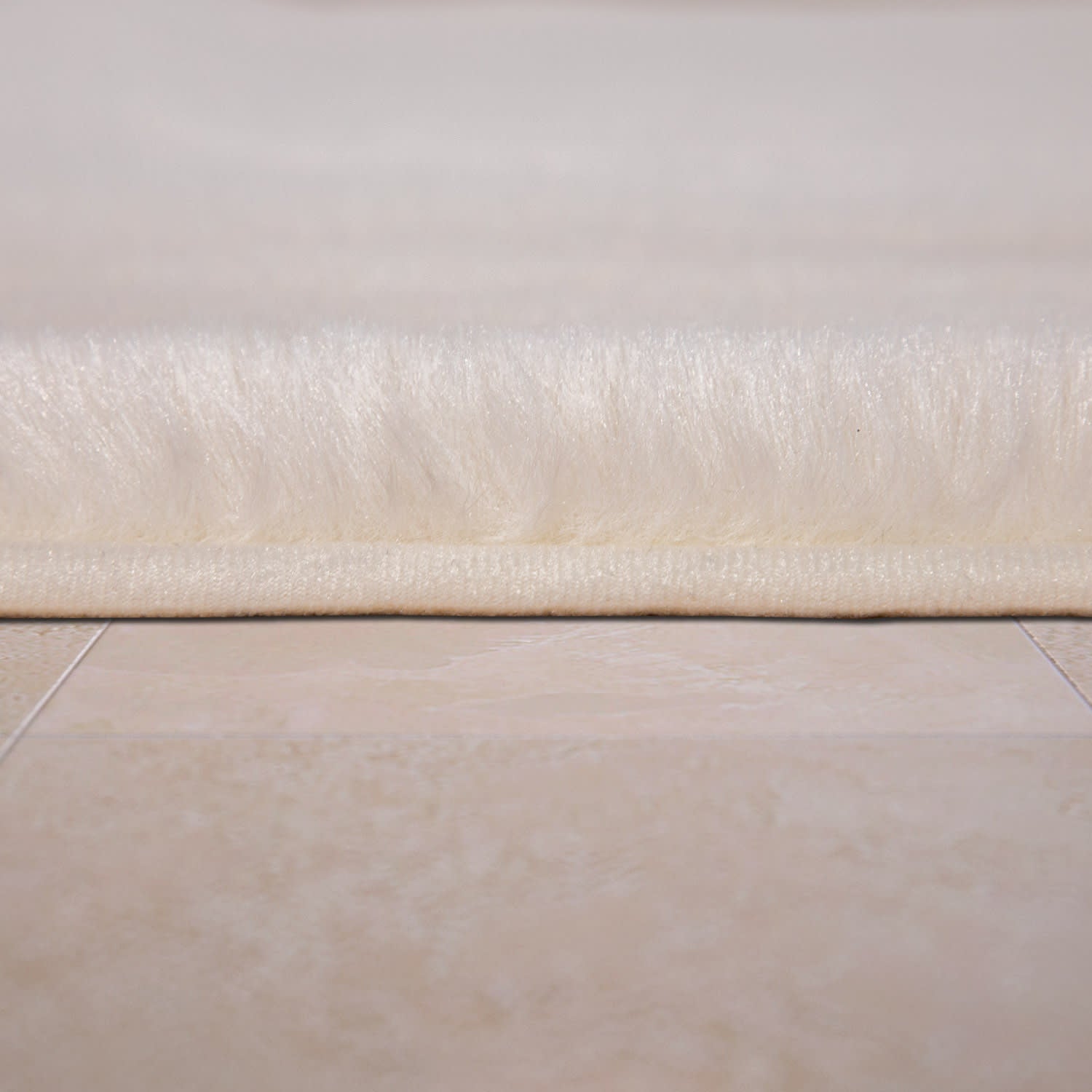 Comfy 340 – minimalistisch, pflegeleicht, sehr weicher Teppich