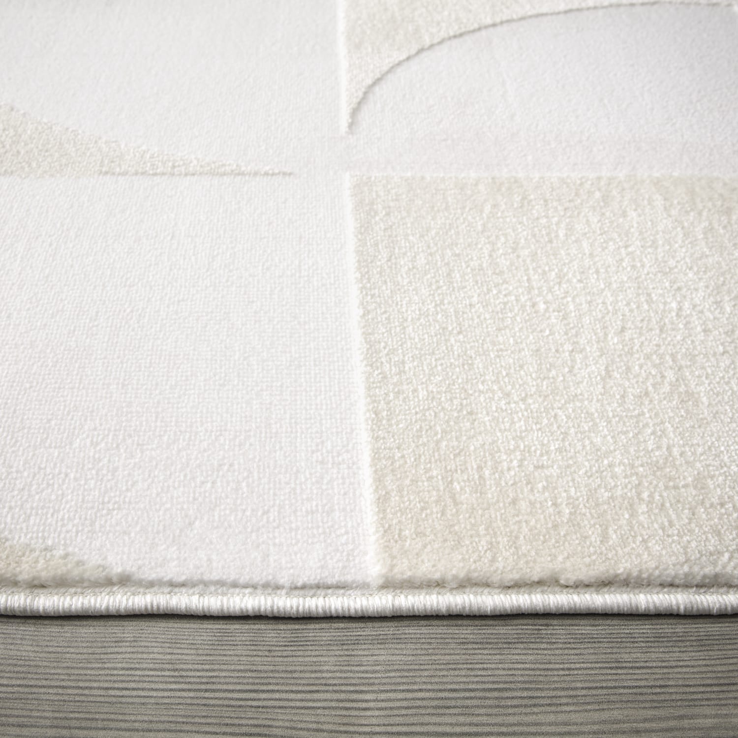 Luzern 656 – minimalistisch, pflegeleicht, weicher Teppich