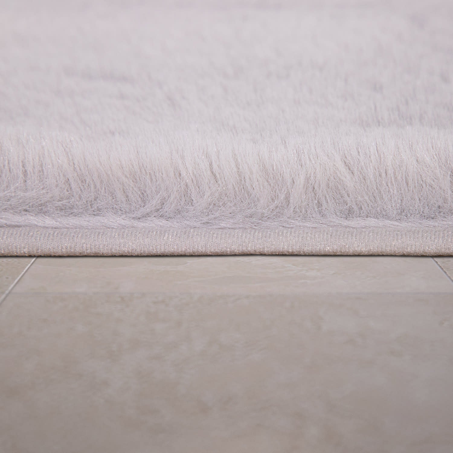 Comfy 340 – minimalistisch, pflegeleicht, sehr weicher Teppich