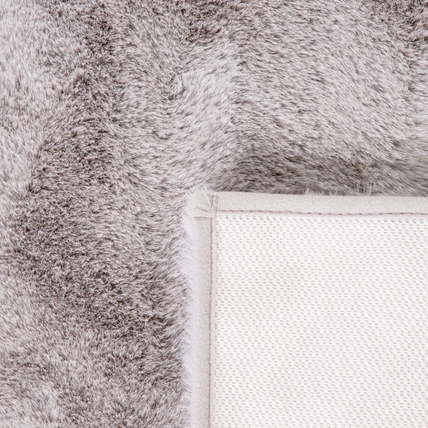 Comfy 340 – minimalistisch, pflegeleicht, sehr weicher Teppich