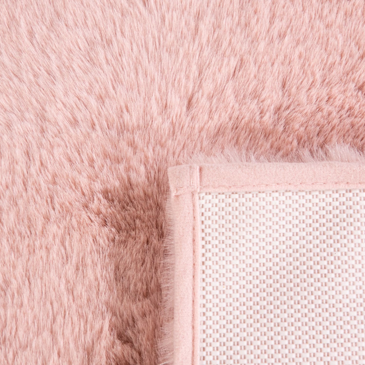 Comfy 340 – minimalistisch, pflegeleicht, sehr weicher Teppich