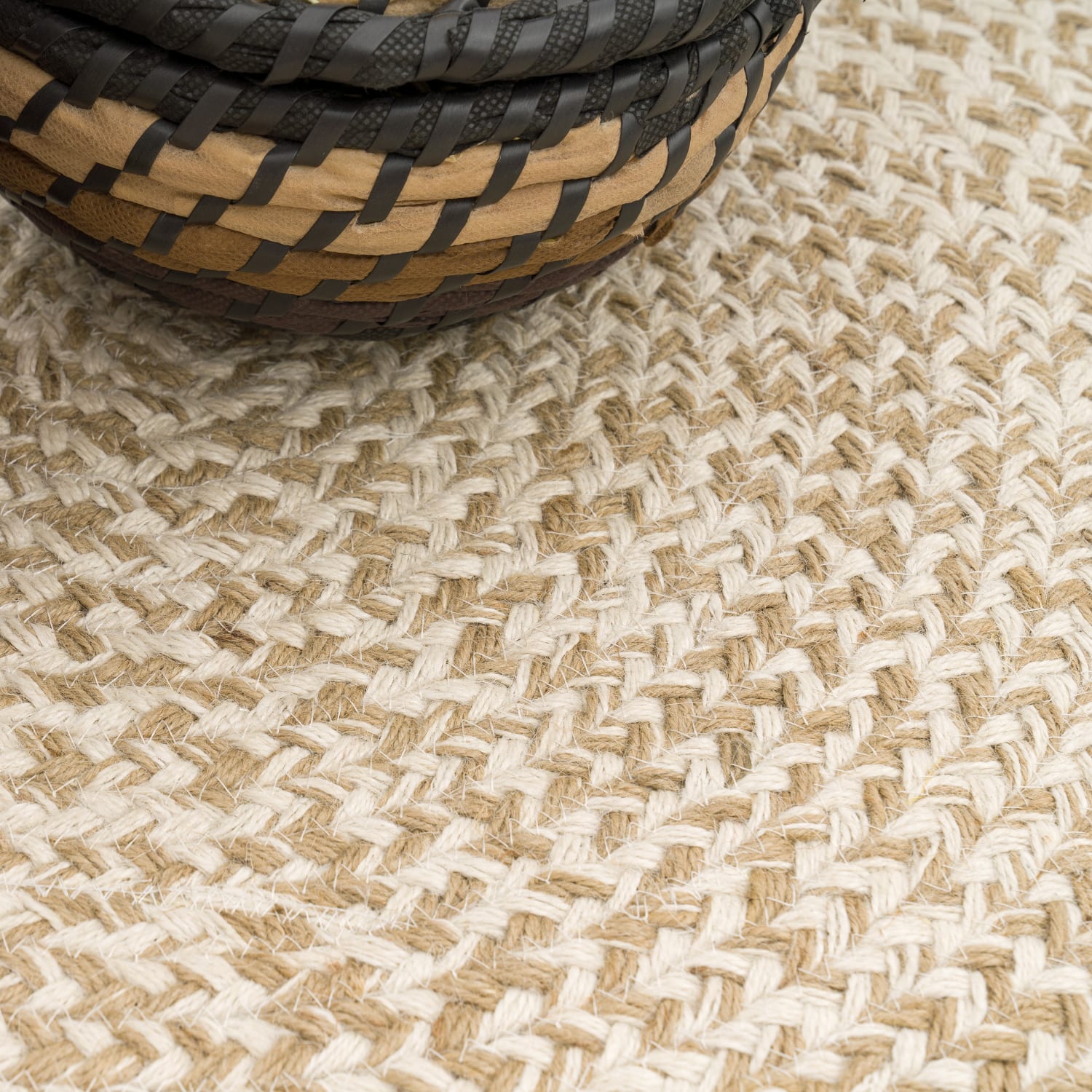 Viborg 595 – modern, pflegeleicht, 100% jute, flacher Teppich