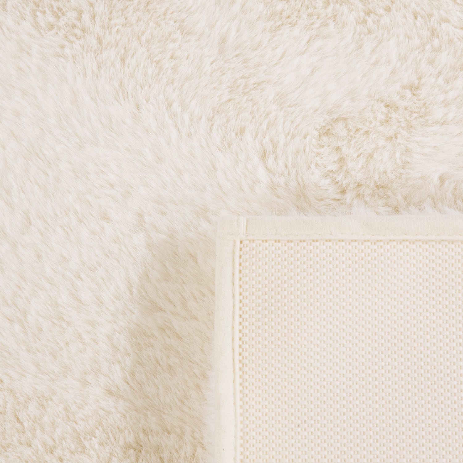 Comfy 340 – minimalistisch, pflegeleicht, sehr weicher Teppich
